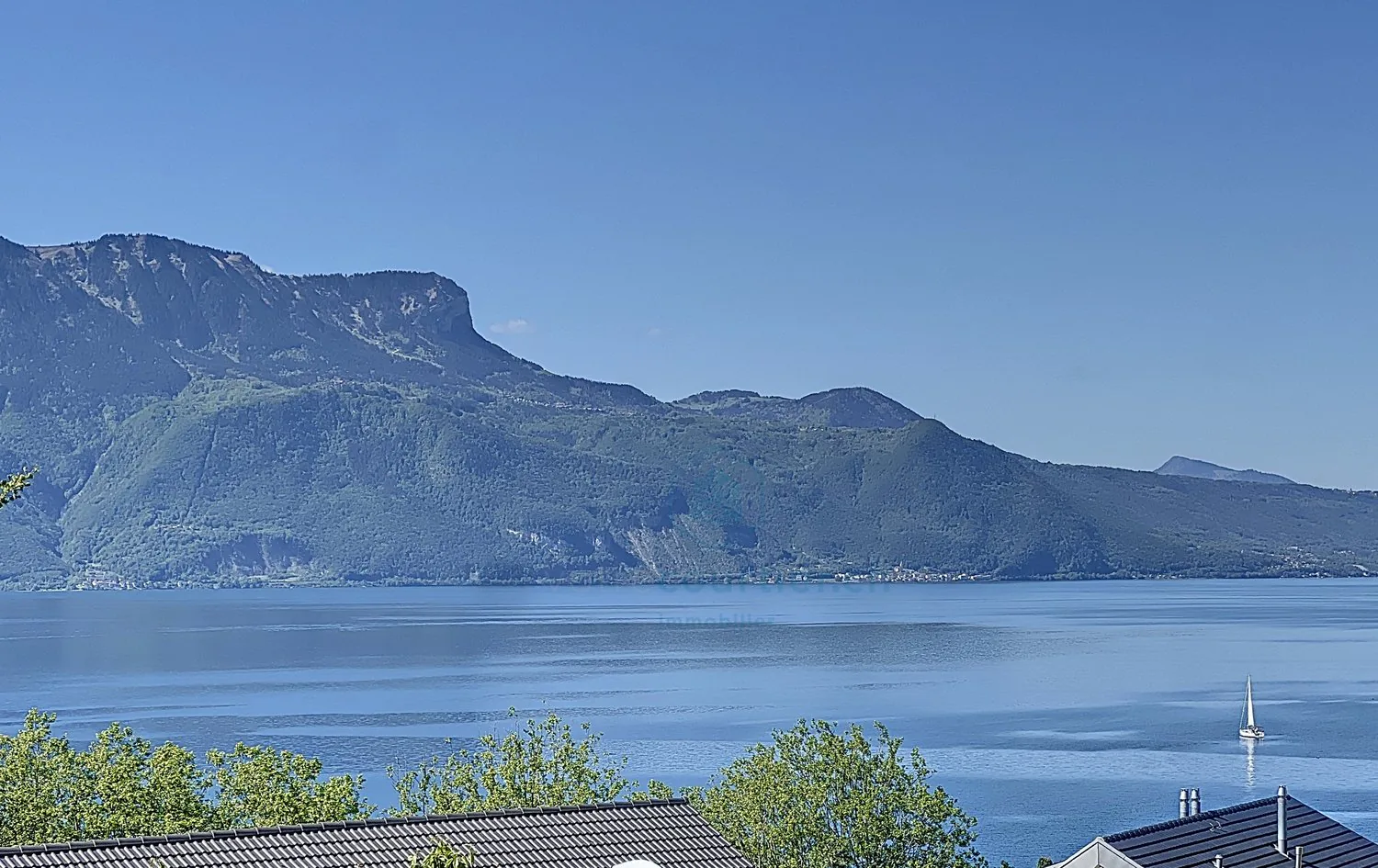 8 min. from Vevey center, 3 villas of 5.5 rooms - panoramic view - quiet neighborhood
