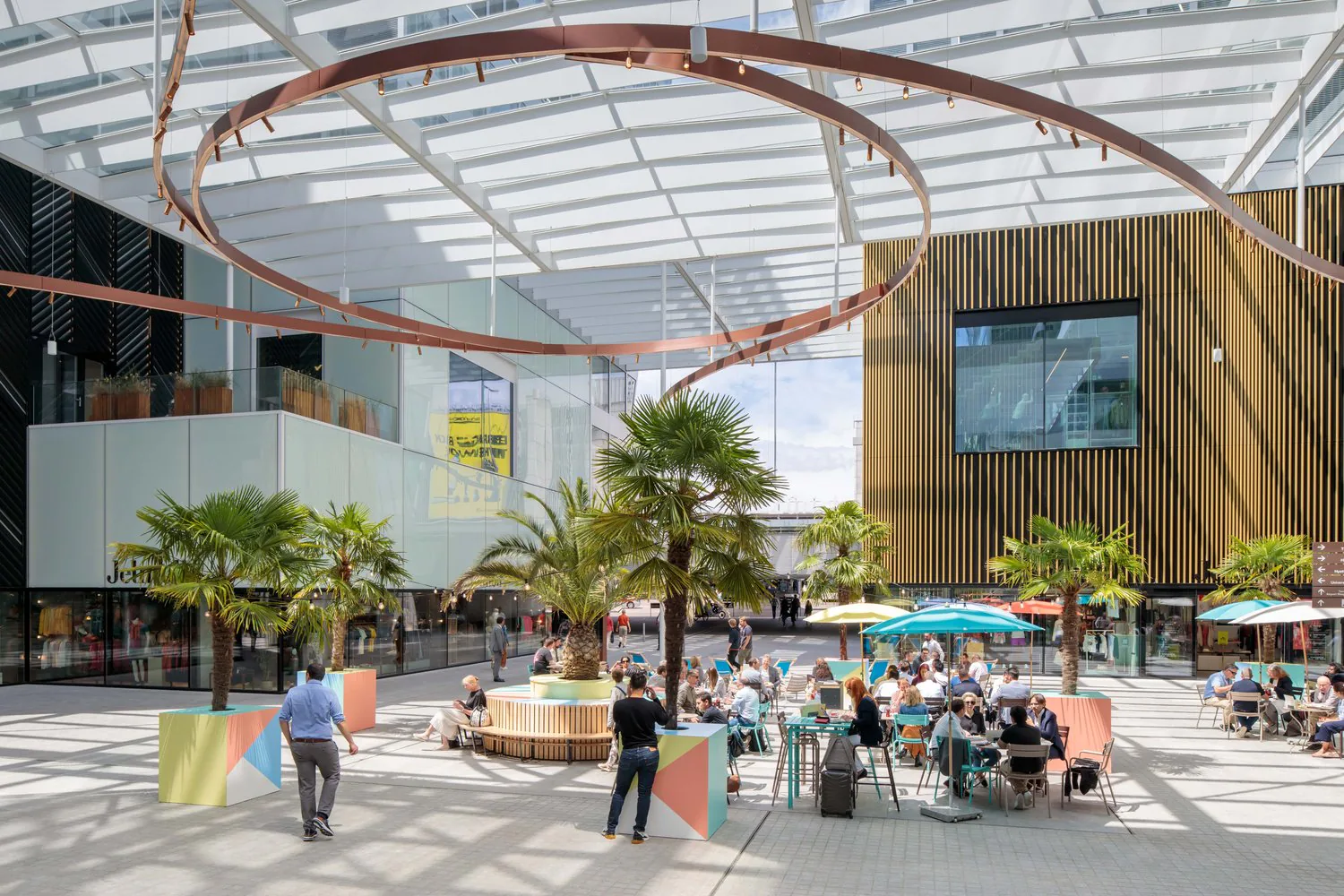 Attraktive, ausgebaute Fläche für leichtes Gewerbe im THE CIRCLE - ca. 340 m2 -)