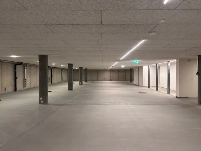Parkplätze in der Tiefgarage zur Miete in Carona - Via Lugia