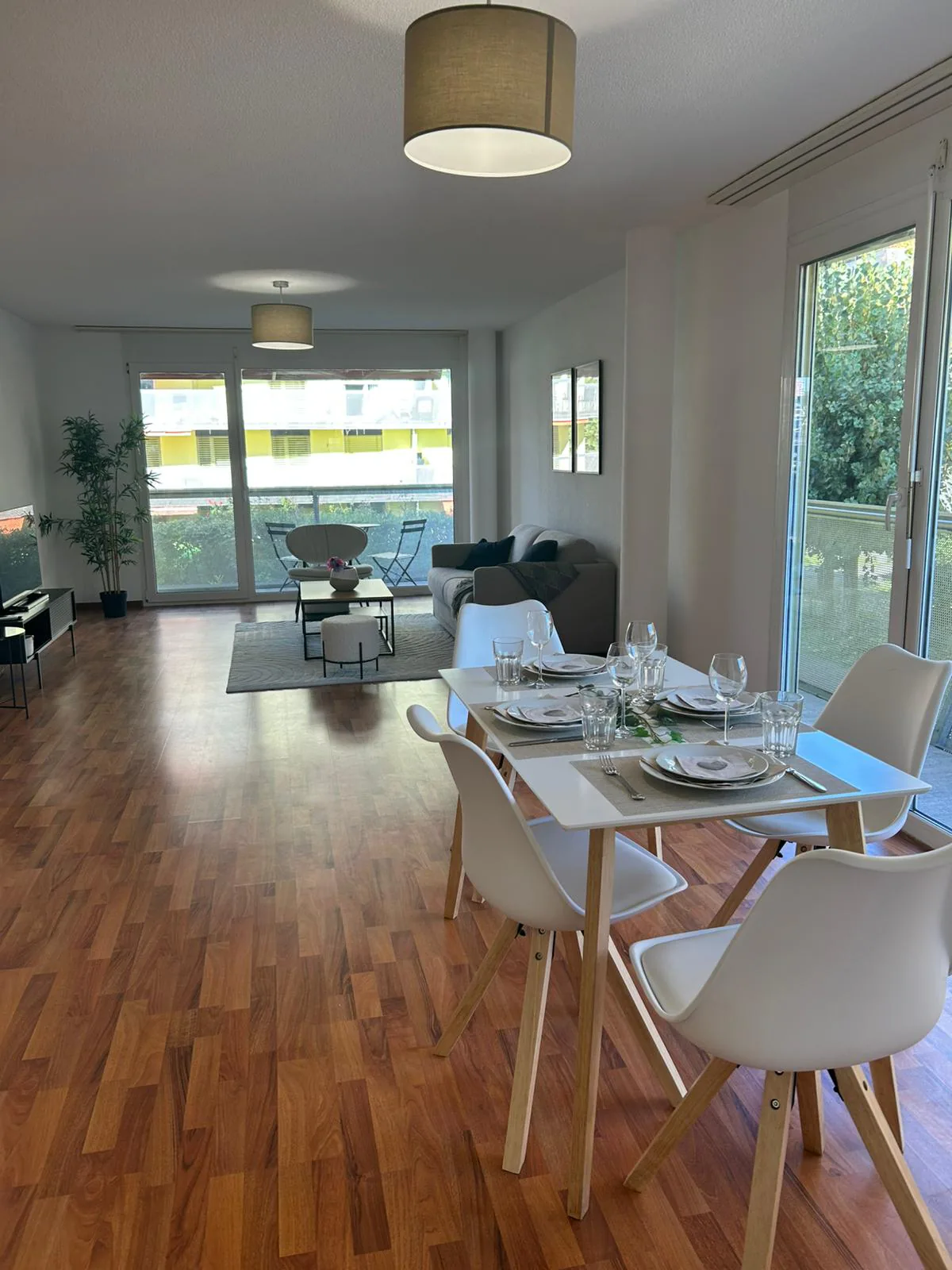 Neugasse 83 – Geräumige neu möblierte 3-Zimmer-Wohnung im Herzen von Zürich!