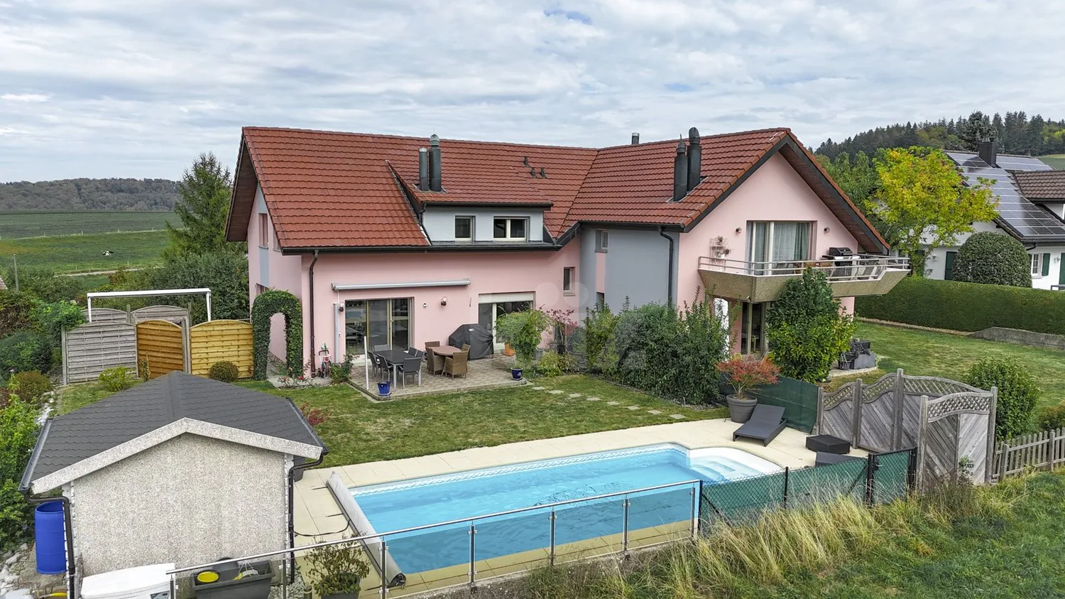 Charmantes Reihenhaus mit Swimmingpool