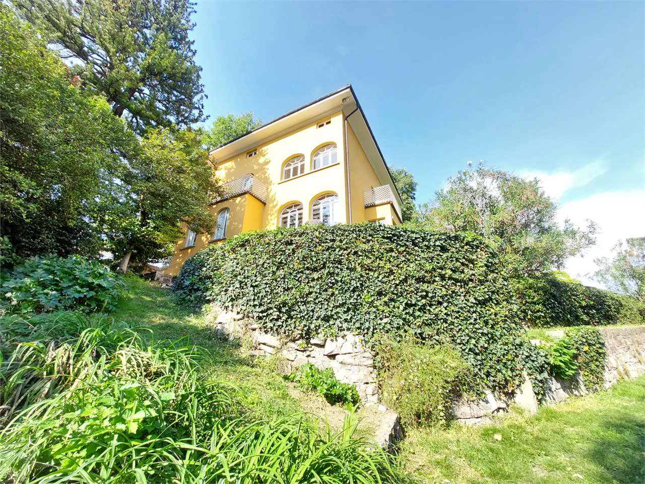 Prestigiosa villa storica con parco privato e vista sul Lago di Lugano