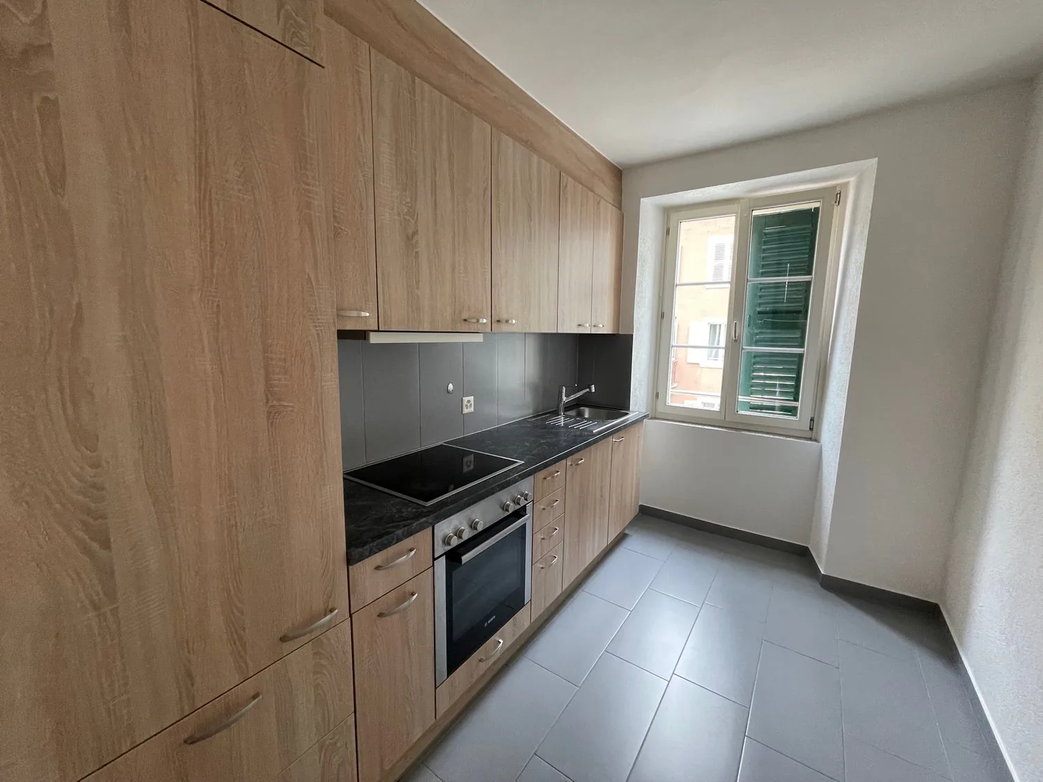 Zu vermieten: 3-Zimmer-Wohnung mit eingerichteter Küche - Baptiste-Savoye 38, St-Imier