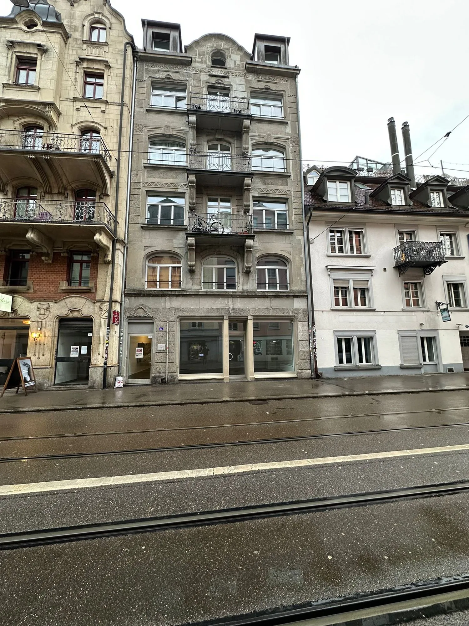 Versatile commercial and storage spaces on Linsebühlstrasse