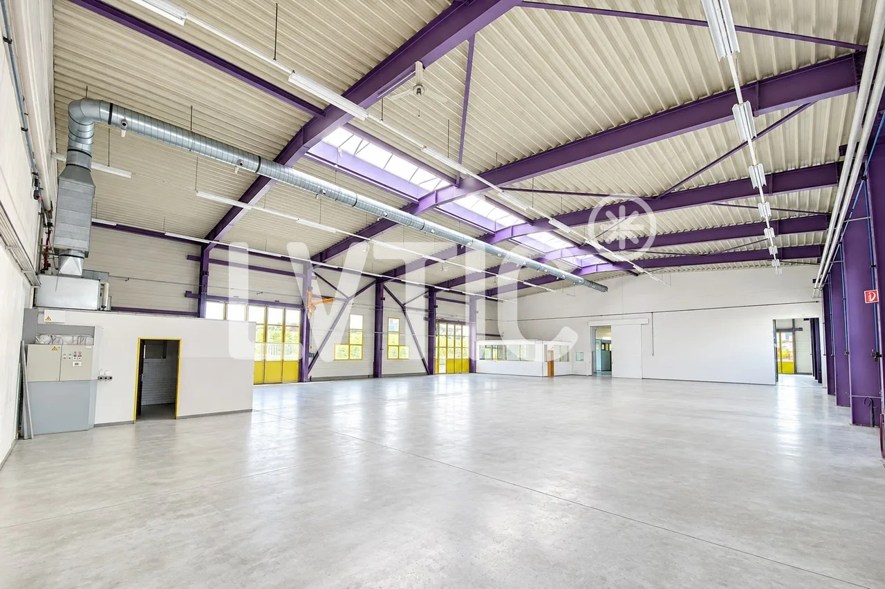Werkstatt, Lager, Büros von 636 m2 zur Miete in Romont