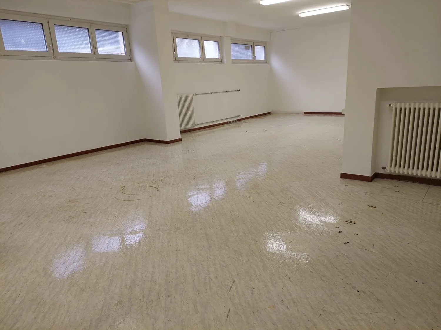 Lokale Lagerhalle im Erdgeschoss