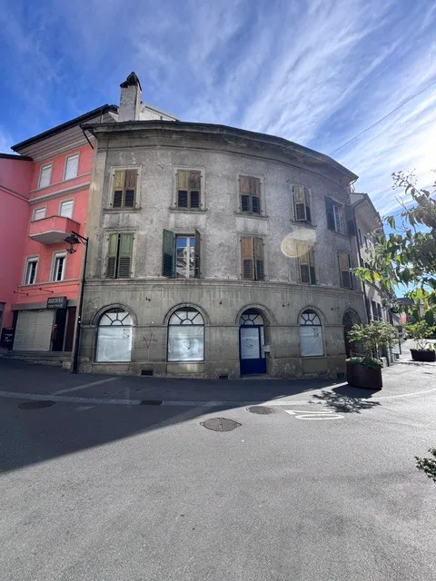 Moudon, in vendita, edificio da ristrutturare, 4 piani di 70 m2, centro città