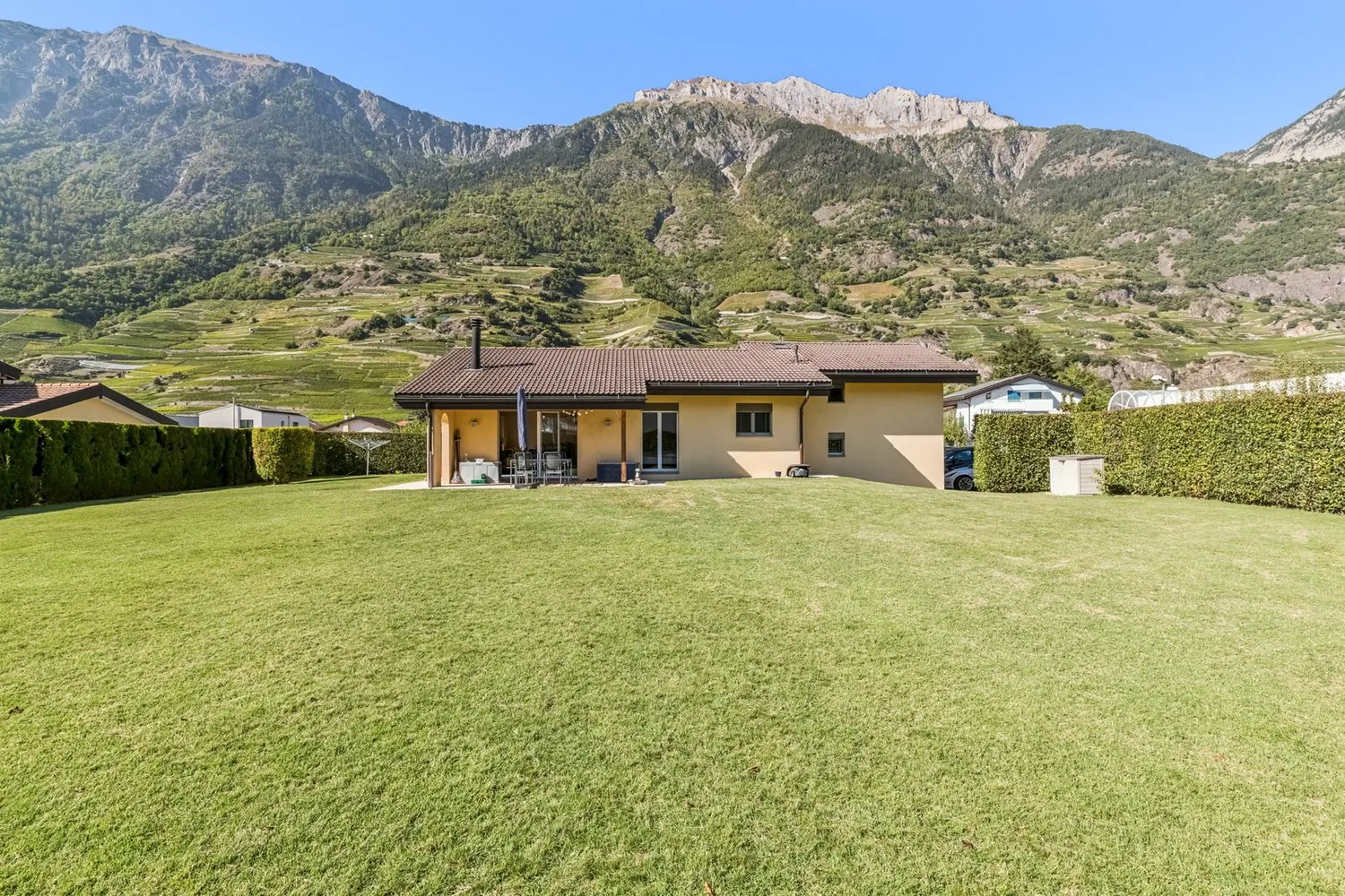 Villa indipendente con ampio terreno in un ambiente tranquillo