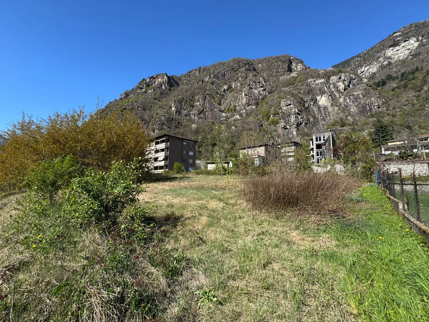 Building land for apartment building or houses in Bodio