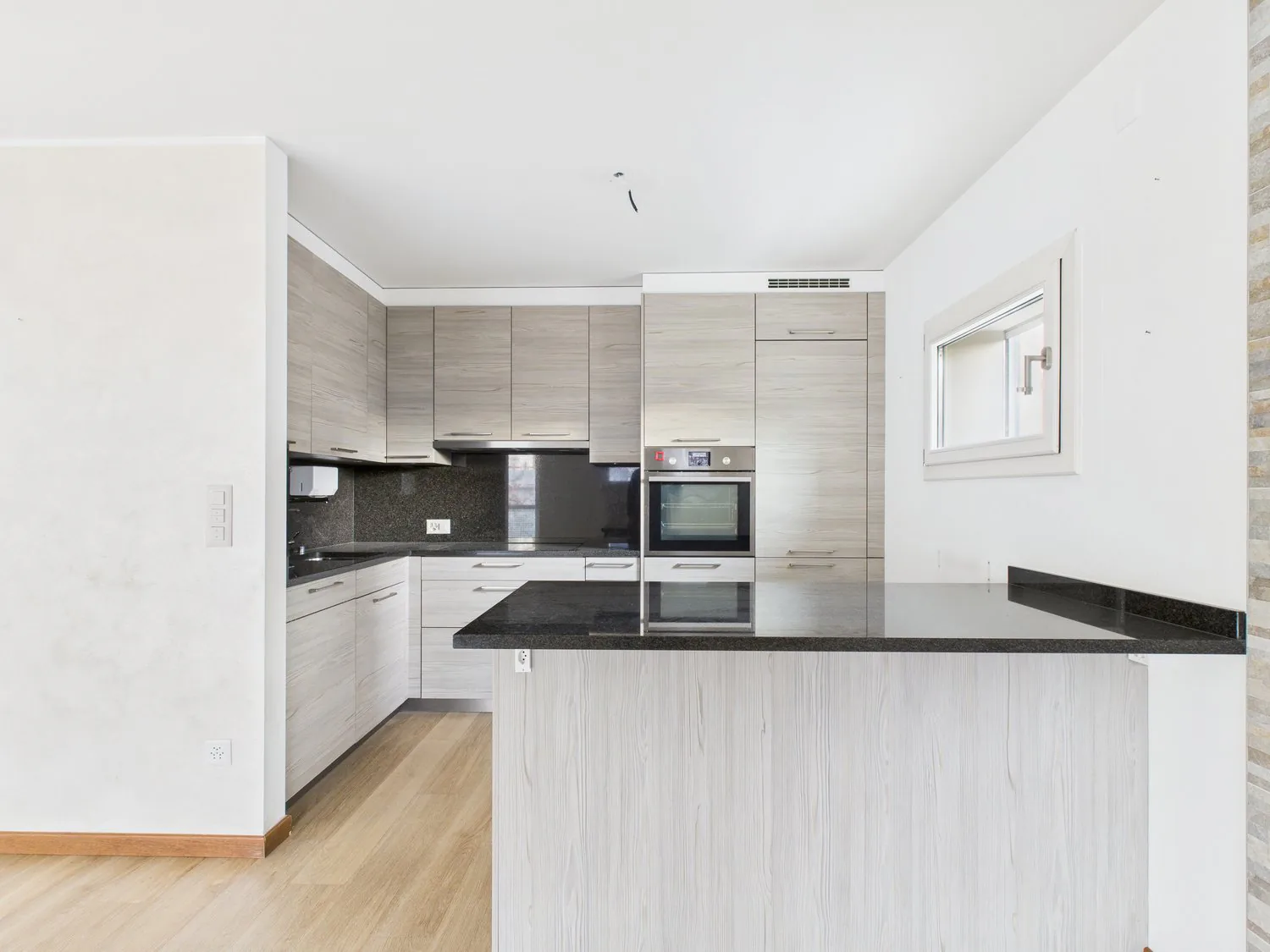 ELEGANTE APPARTAMENTO DI 4,5 LOCALI IN RESIDENZA SIGNORILE