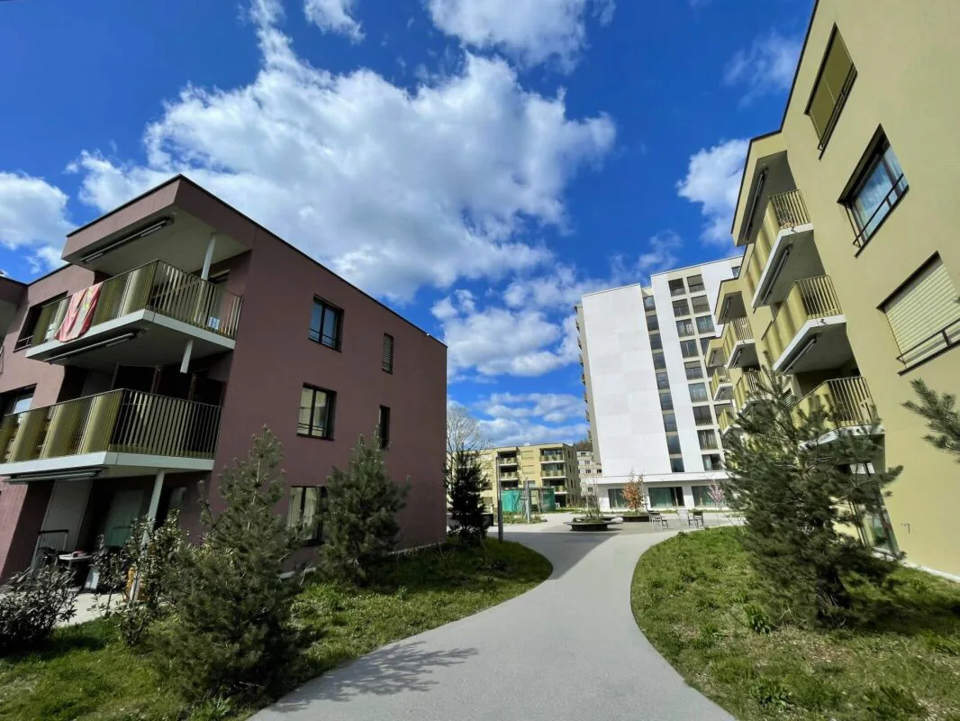 Alterswohnungen: Helle 3.5-Zimmer-Wohnung im 2. OG Gesundheitszentrum Brugg