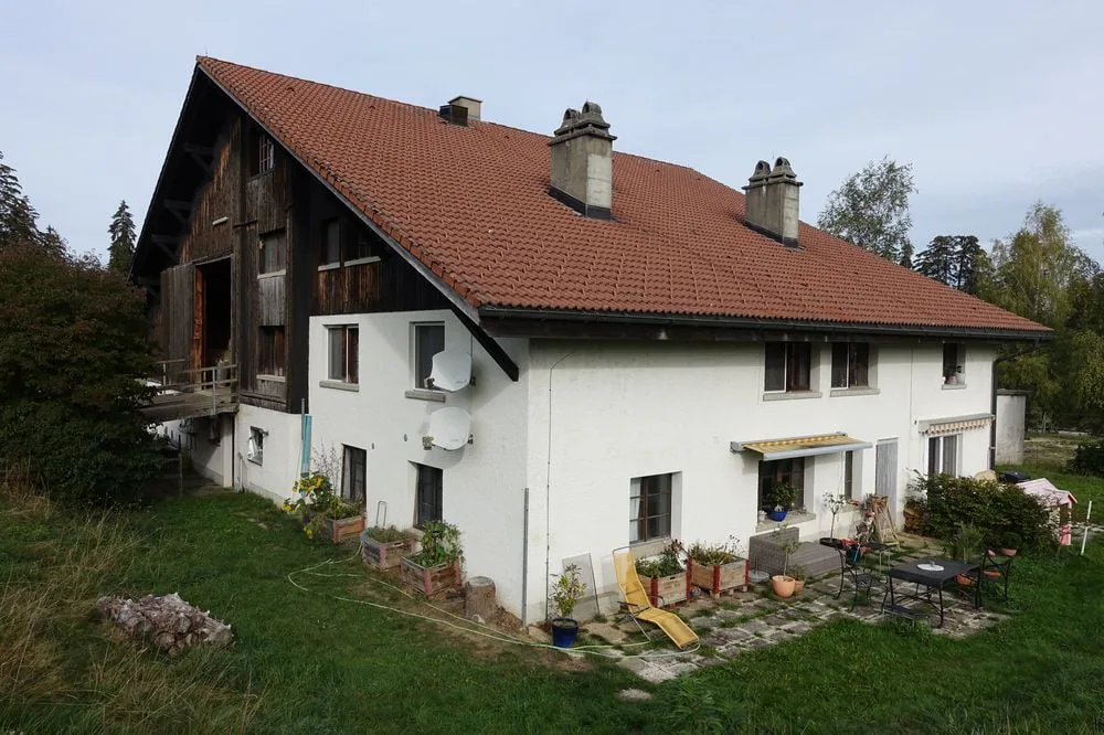 Die Reussilles - 4.5-Zimmer-Wohnung + 2 separate Schlafzimmer + Studio + 3 Pferdeboxen