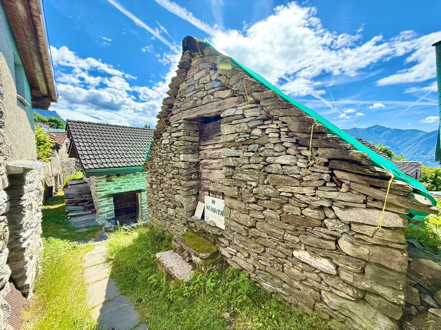 Rustico in pietra da riattare / Naturstein-Rustico mit Ausbaupotenzial