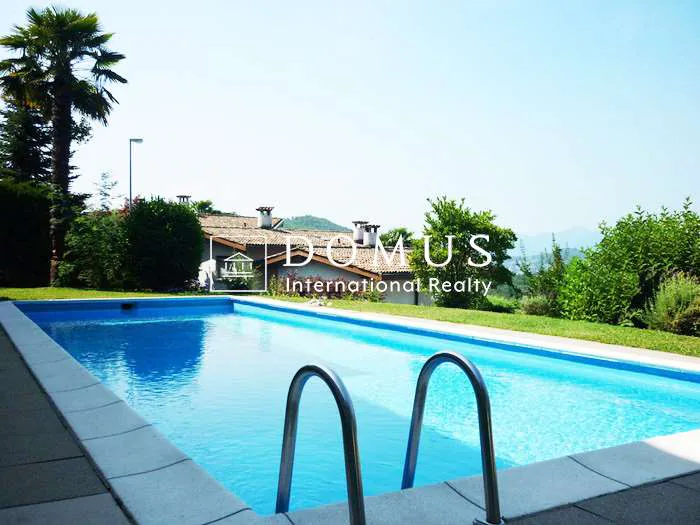 Penthouse dans le vert avec piscine