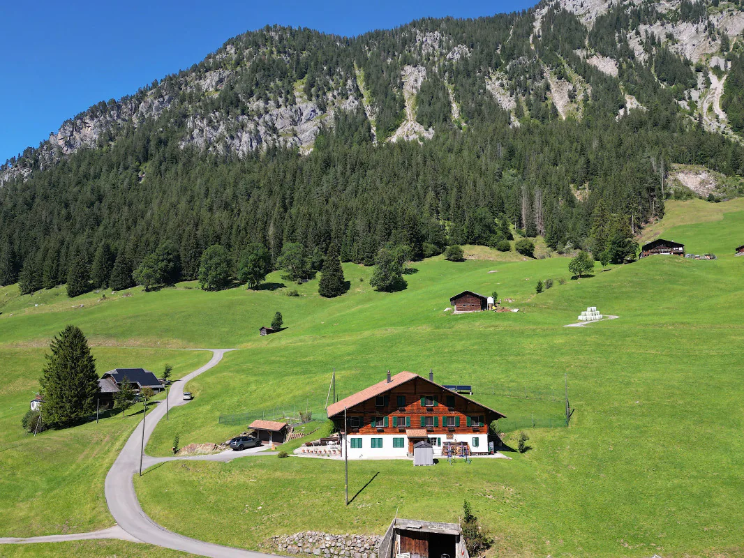 Das Etivaz - Prächtiges Chalet mit drei Apartments