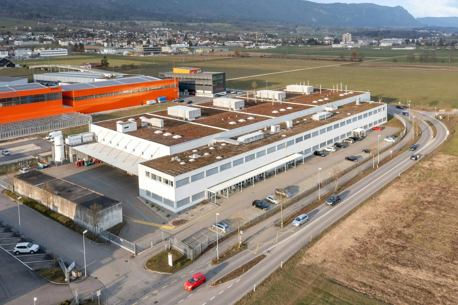 Unterteilbare 10m hohe, LKW befahrbare 10'000 m² Industriehalle mit 8t-Kränen und hoher Bodenlast
