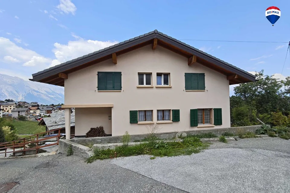 Vier-Zimmer-Wohnung mit Garage