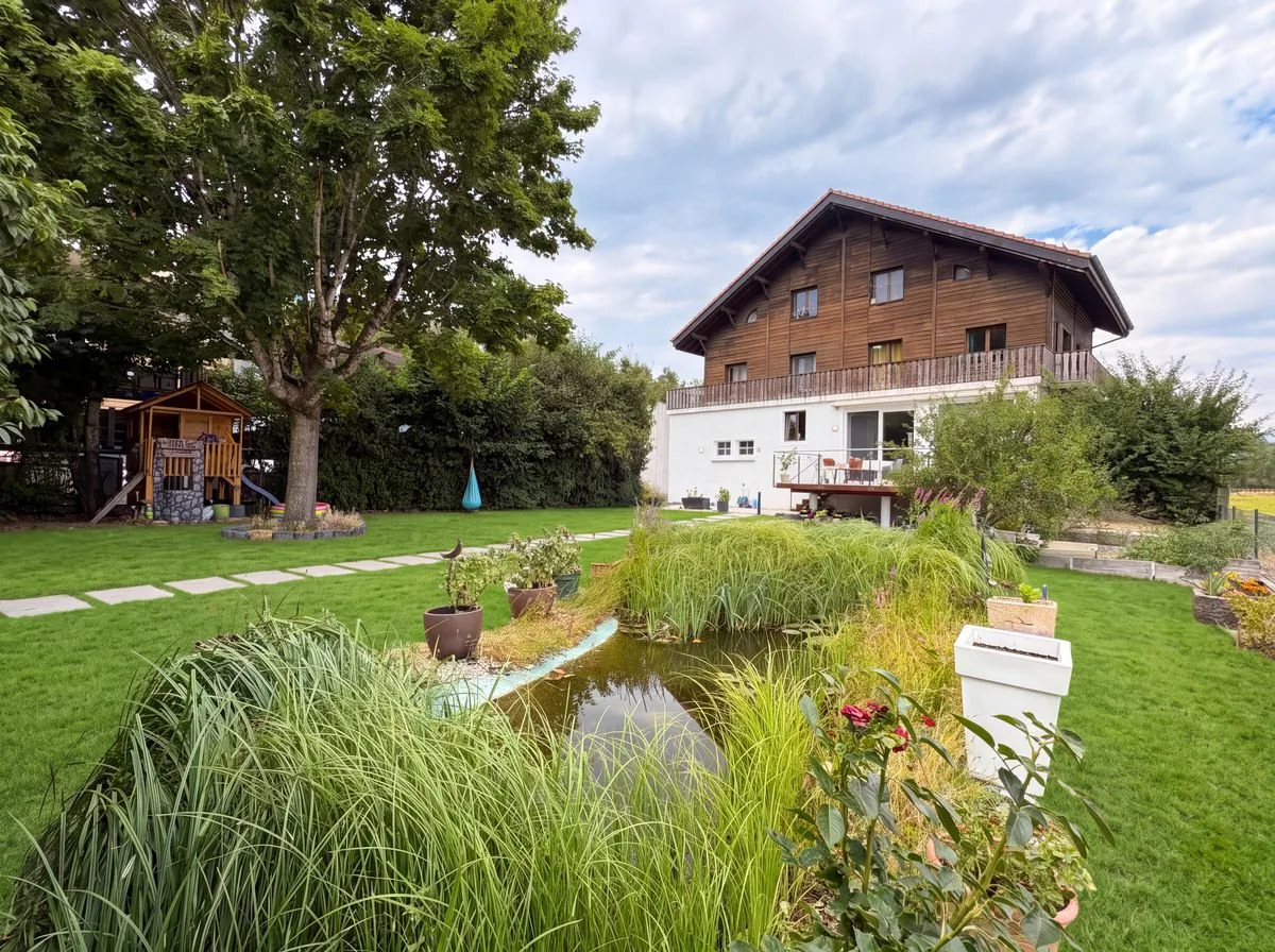 Maison à vendre à Grancy - 8.5 pièces, 360 m2 , en bordure de zone agricole.