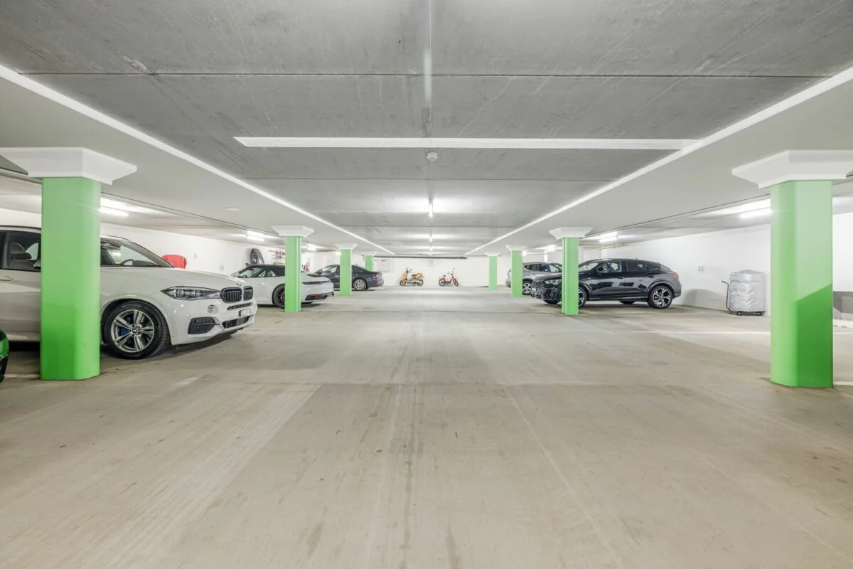 Investment opportunity: six underground parking spaces in a package