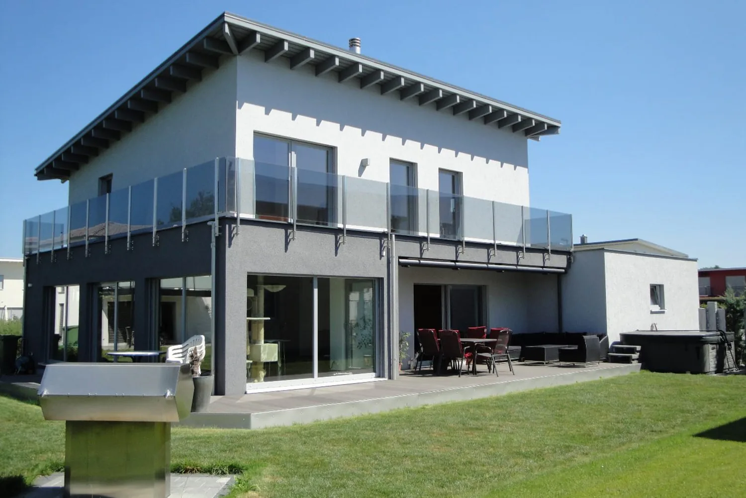 Casa unifamiliare di 7,5 locali con balcone e giardino a Kriegstetten in vendita