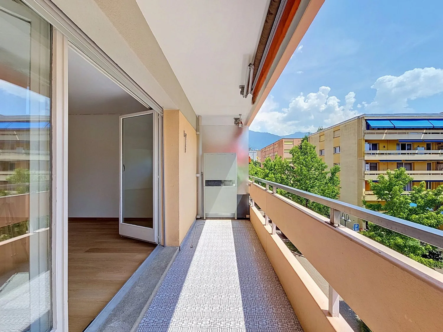 Four-room apartment to renovate near the lake