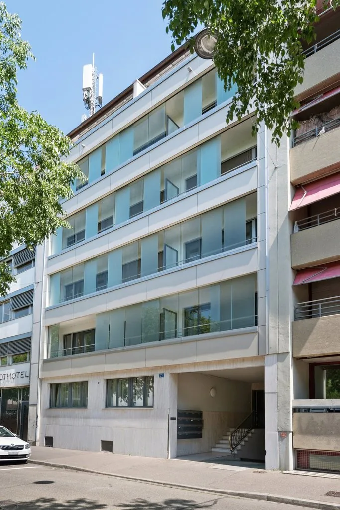 Propria cassa del garage in città
