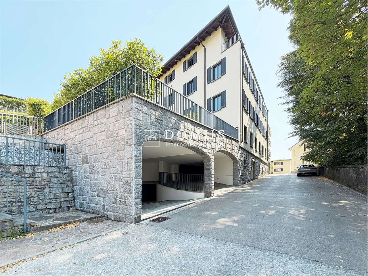 Elegantes 2.5-Zimmer-Wohnung mit Galerie in Montagnola