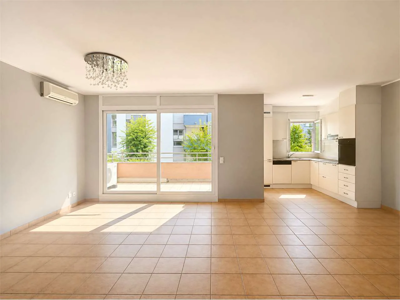 Appartement de 2,5 pièces immergé dans le verdure à Lugano Breganzona