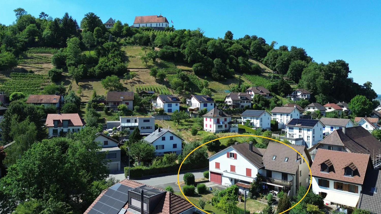 Casa unifamiliare con parte di casa annessa, ampliabile, in una bella posizione.