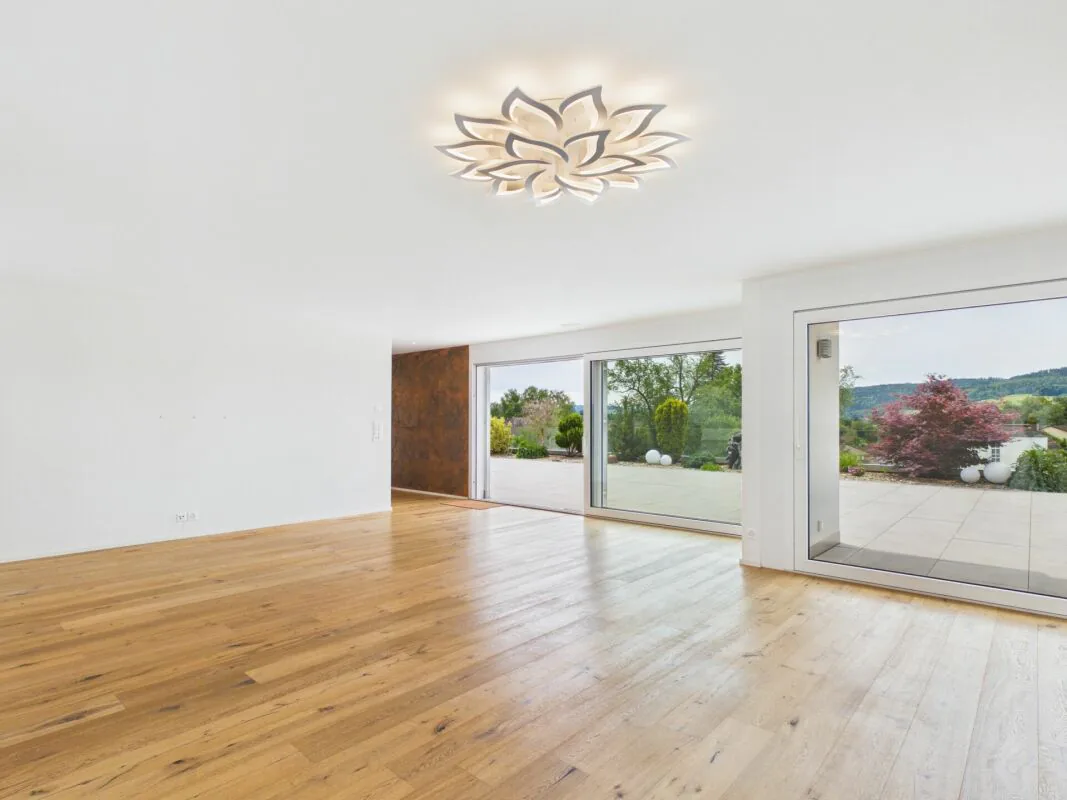 Penthouse apartment with various extras such as a very spacious terrace, lift with direct access to the apartment, oversized parking spaces, etc.