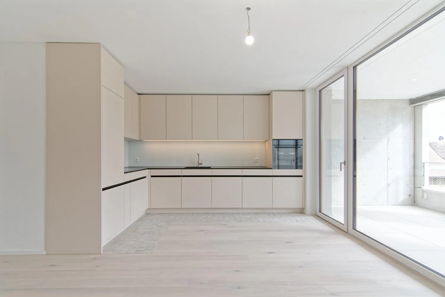 Appartement en mansarde attractif de 4,5 pièces avec deux loggias