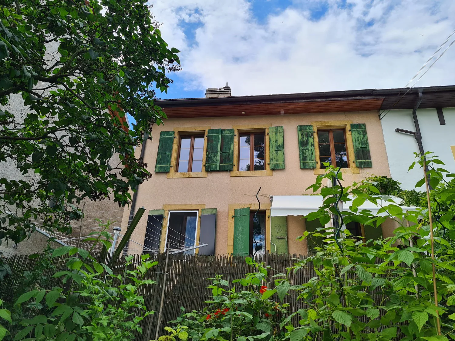 Charmanter Apartment mit 5 Zimmern in Ferreyres mit großem Garten