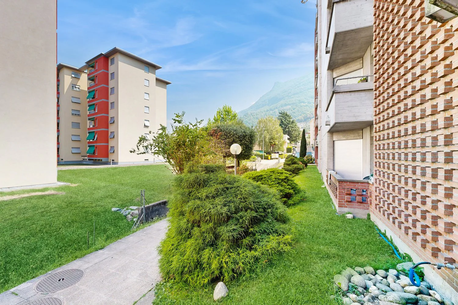 Studio apartment in Viganello with private garden, central in Via Emilio Rava 1E