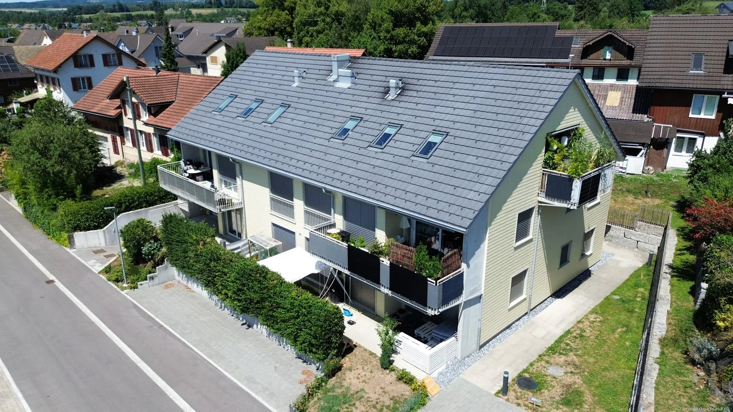 Modern 4.5-room apartment with mountain view and quiet location
