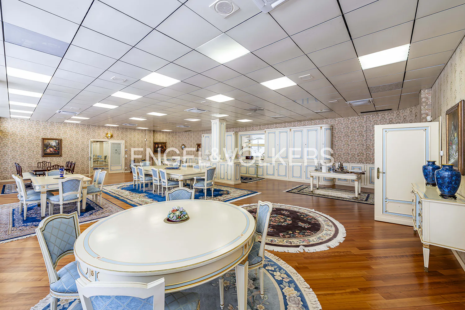 Commercial premises in the heart of the city center