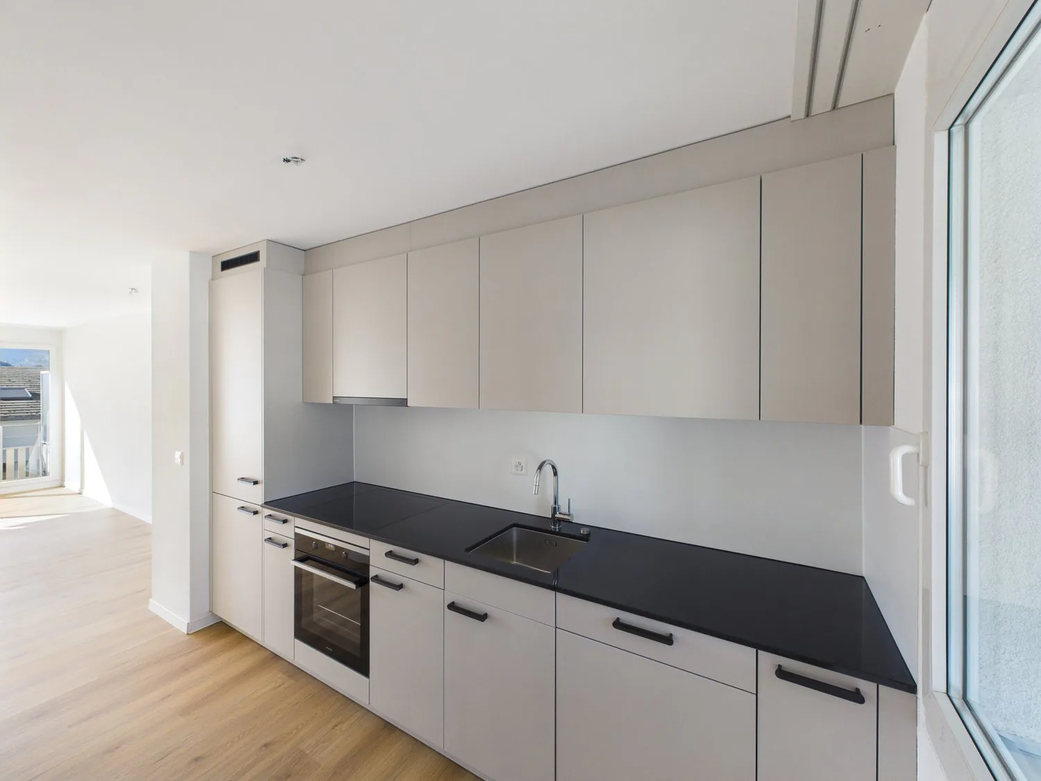 Renovated 4.5-room maisonette apartment in Eggersriet – 2 terraces!