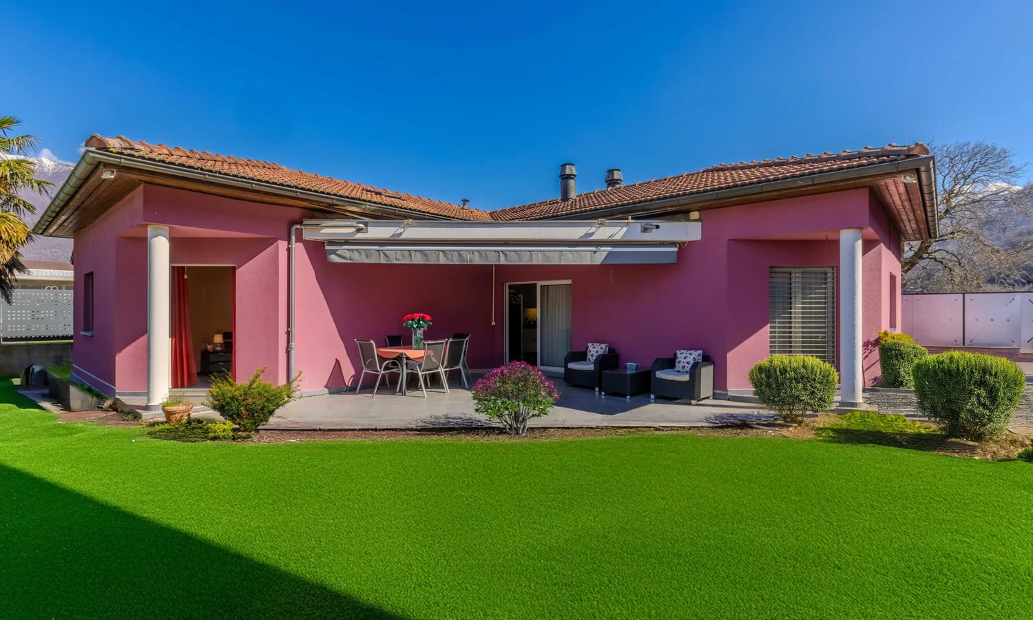 6.5-room villa with flat garden in Contone