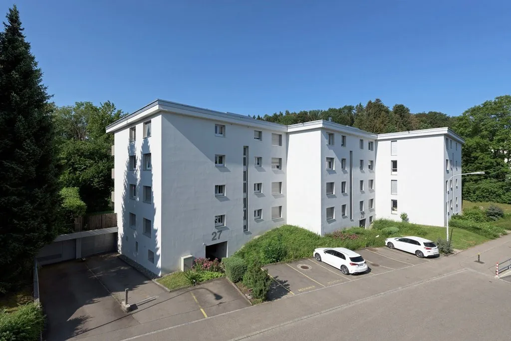 Aussenparkplatz nähe Forchbahnstation