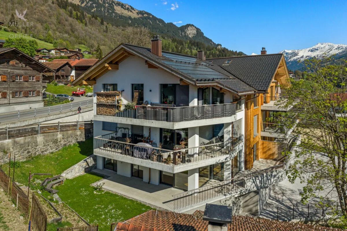 Appartamento penthouse esclusivo di 3,5 locali (prima occupazione) con comfort di vita al livello più alto e vista mozzafiato
