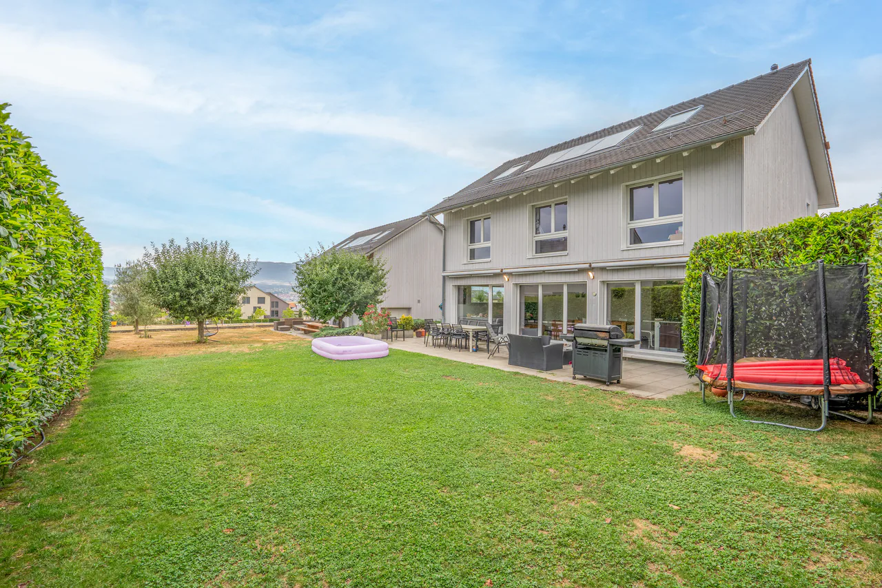 EXCLUSIVITY: Beautiful individual villa in Chavornay for you!