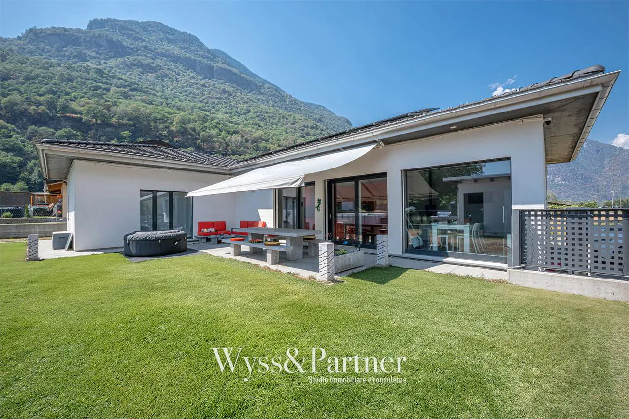 Iragna - Single-family house with 4.5 rooms, large garden and outbuilding