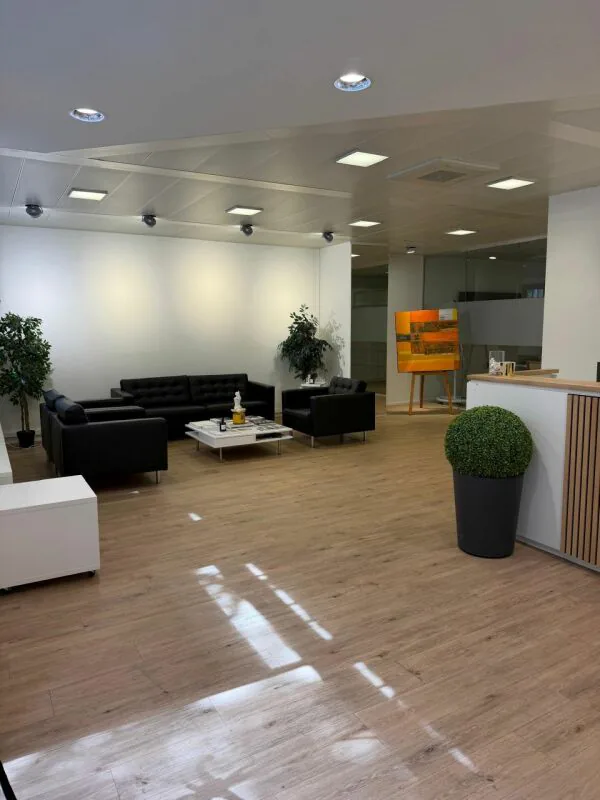 Helles Büro an zentraler Lage in St.Gallen mit attraktiver Schaufensterfront