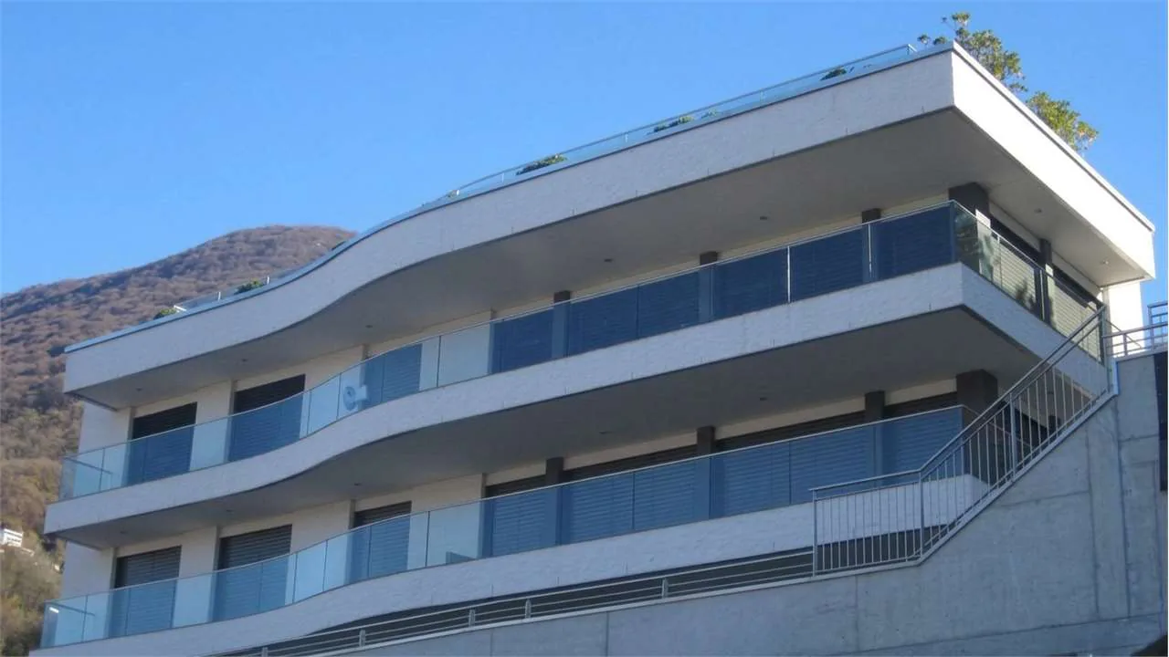 Lugano-Albonago - Exklusives Penthouse 4.5 Zimmer mit Panoramadach und