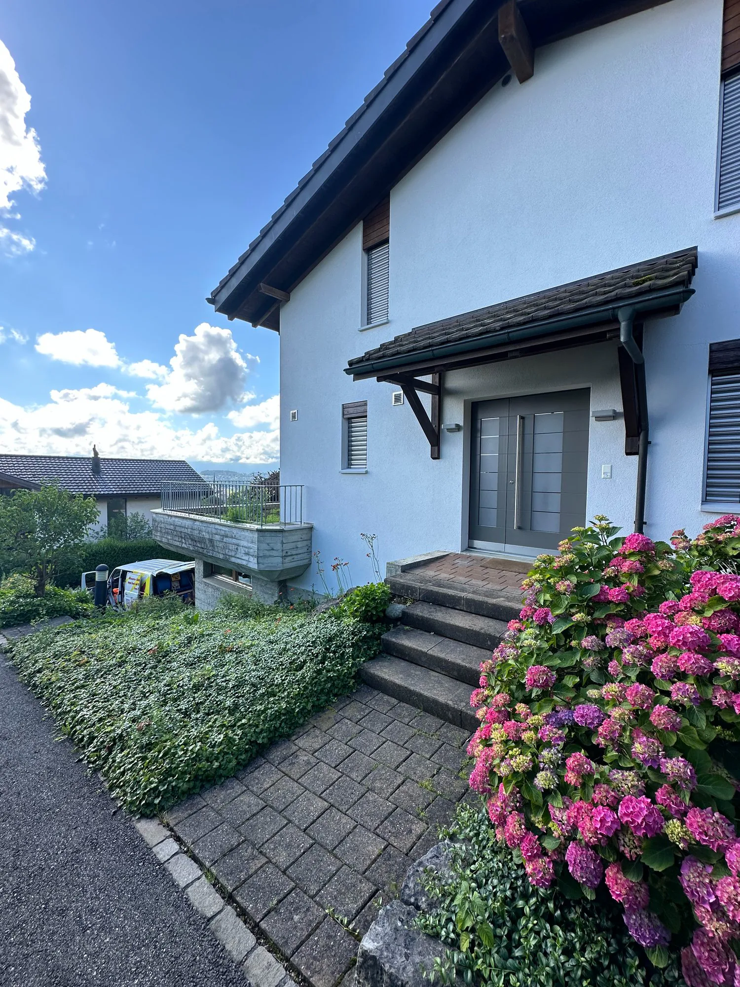 Modern single-family house with large garden and balcony!