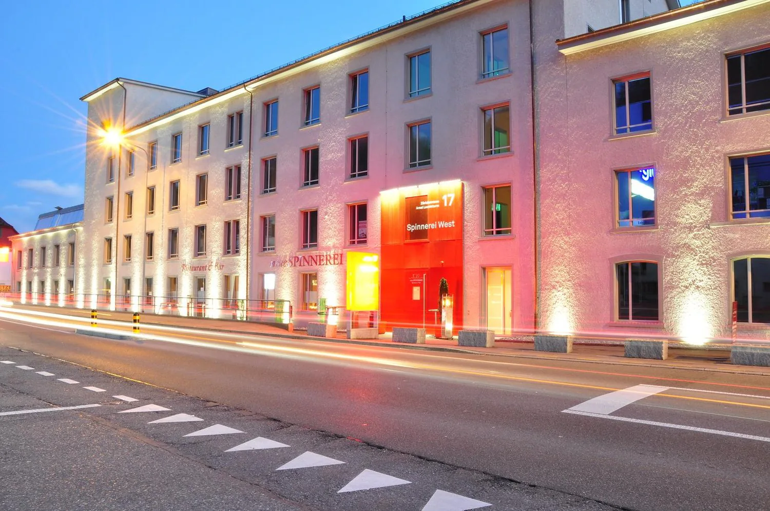 Retail space in a well-connected location