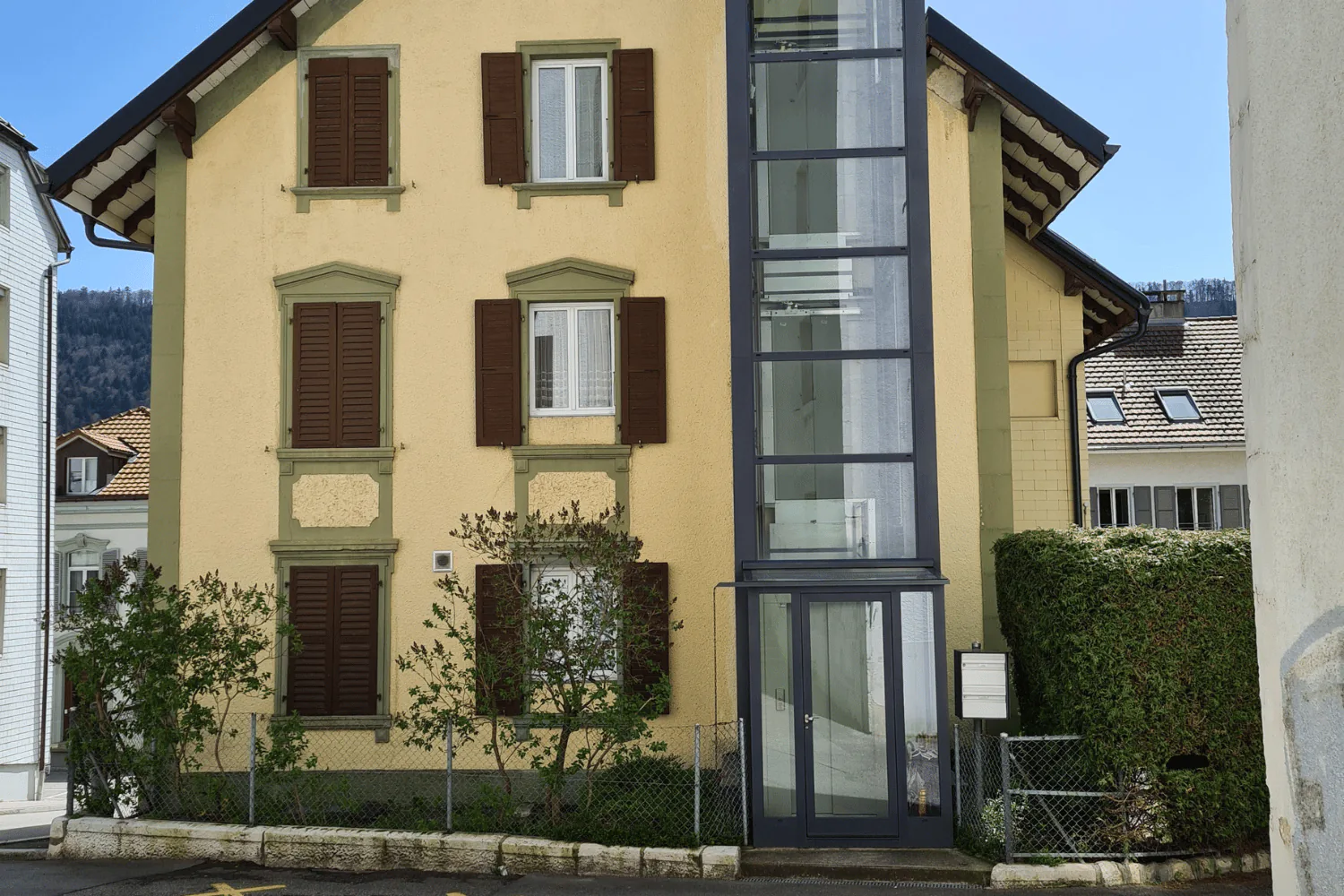 Incantevole edificio in viager, semi-occupato, a St-Imier