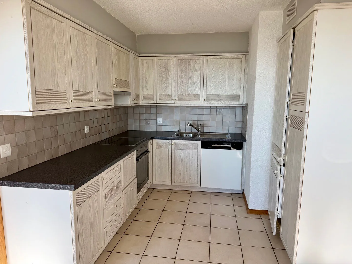 Wohnung mit 3.5 Zimmern im 1. Stock mit Blick auf den Murtensee