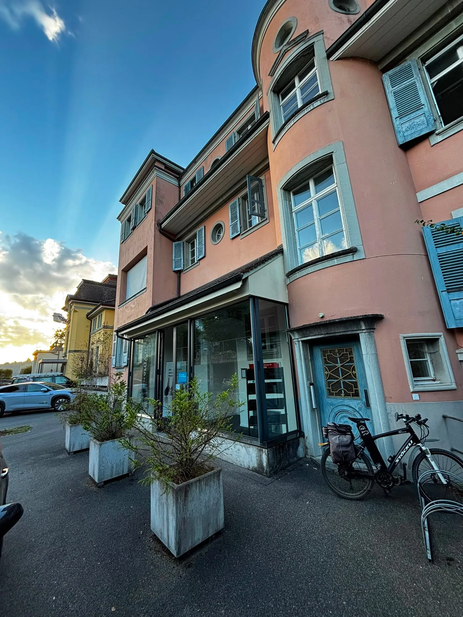 Espace commercial charmant avec possibilités d'utilisation polyvalentes