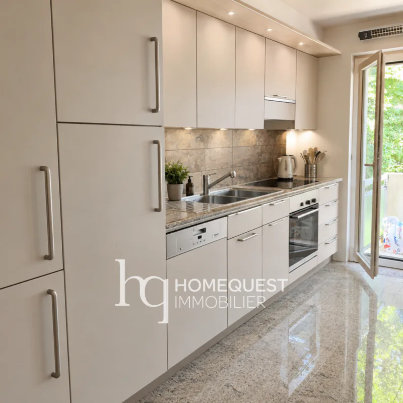 Helles Apartment von 72 m² mit Südbalkon, Garage-Box und Potenzial für Umwandlung in 3 Zimmer, in einer gesuchten Wohngegend in Pully.
