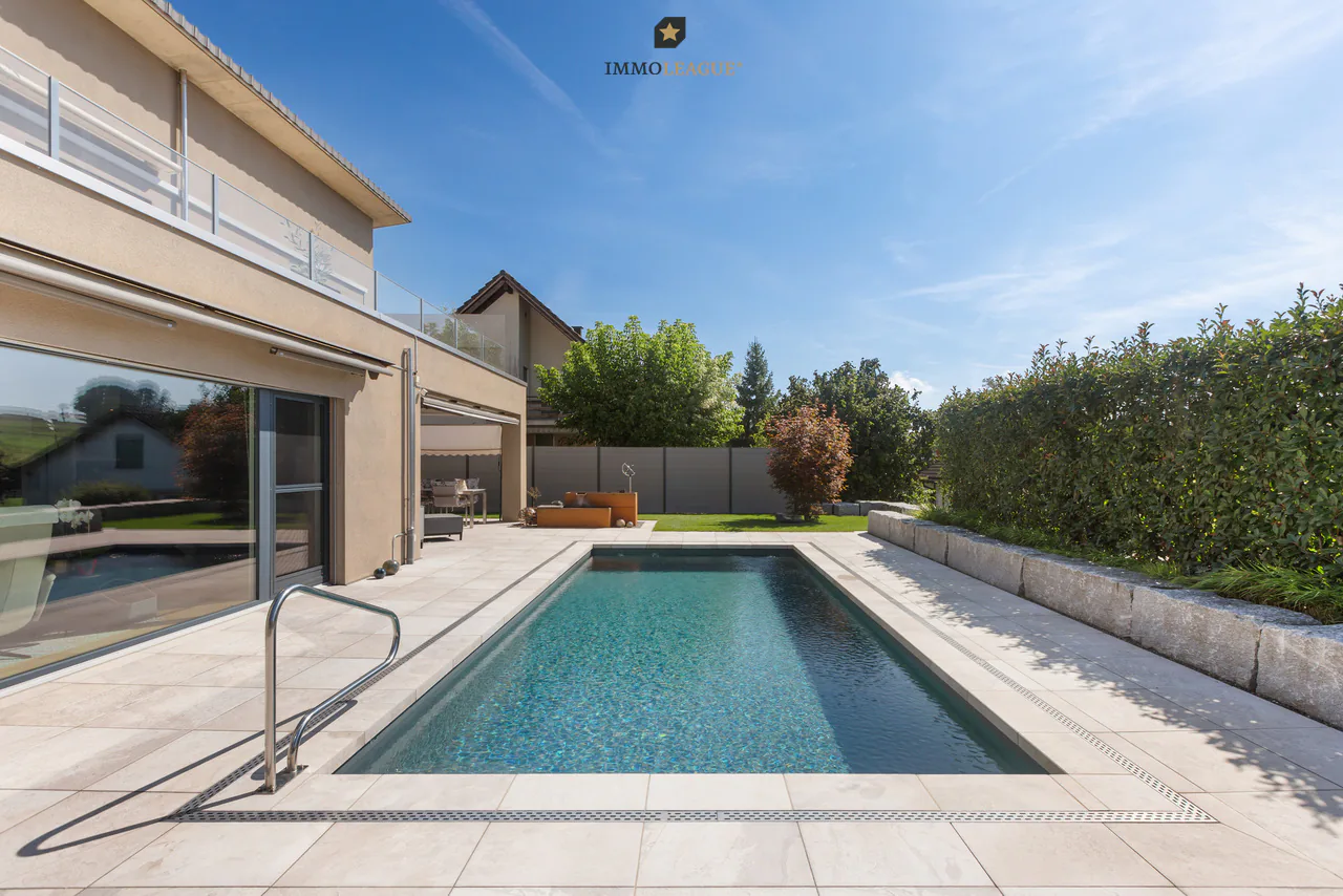 Einzigartiges Luxusdomizil mit Poolparadies und Weitblick.